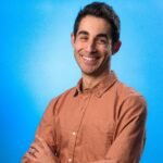 Nacho Encinas, mentor de comunicación, sonriendo